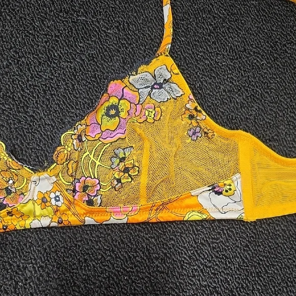 Salvage Yellow Lace Bralette - Picture 3 of 11